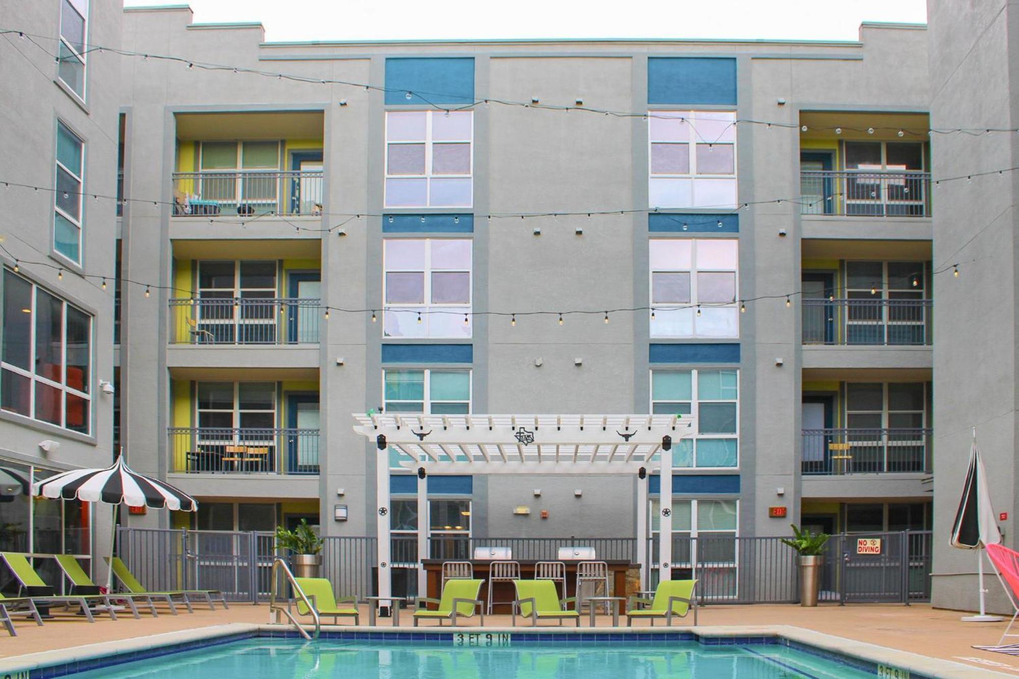 Upstay Condo Games Pool Gym And Bbq Austin Exterior photo